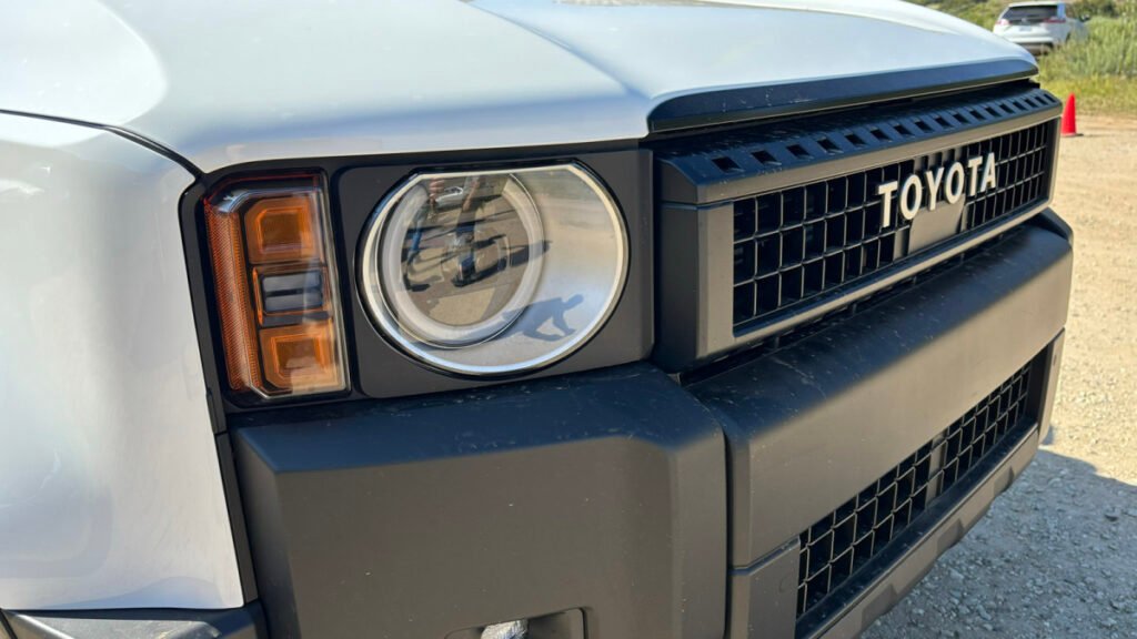 Thieves Are Stealing Toyotas in Minutes Using a Simple Headlight Hack