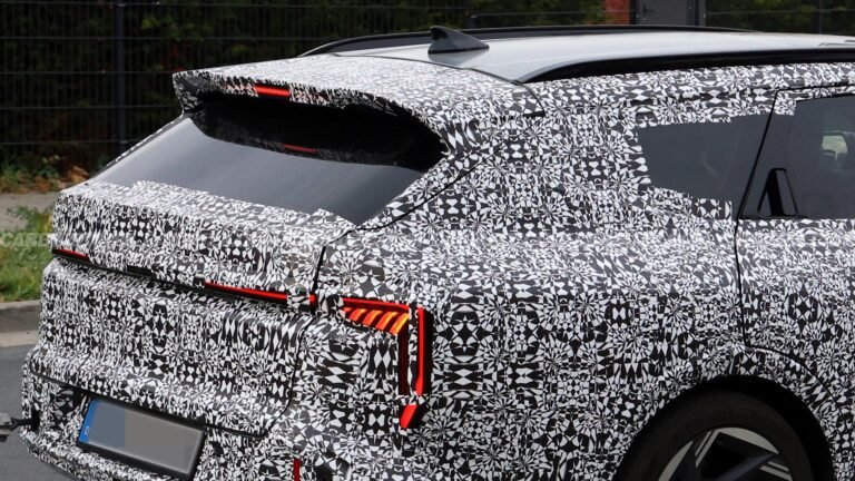 New Kia K4 Wagon Spy Photos Show The Long-Roof Almost Competely Uncovered