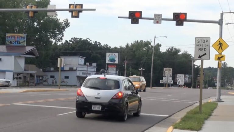 These Pedestrian Traffic Signals Are Confusing Drivers