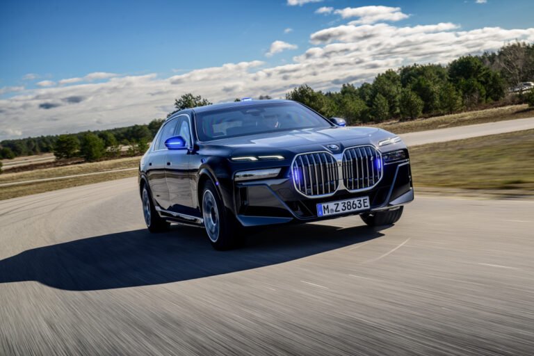 BMW 7 Series Drops ‘Eyes-Off’ Driving as Mercedes Builds S-Class Robotaxi