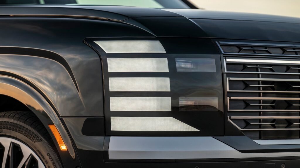 Best Hybrid SUVs | 2026 Hybrid Crossover Ratings | CarBuzz