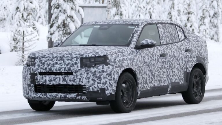 New Fiat fastback SUV - pictures