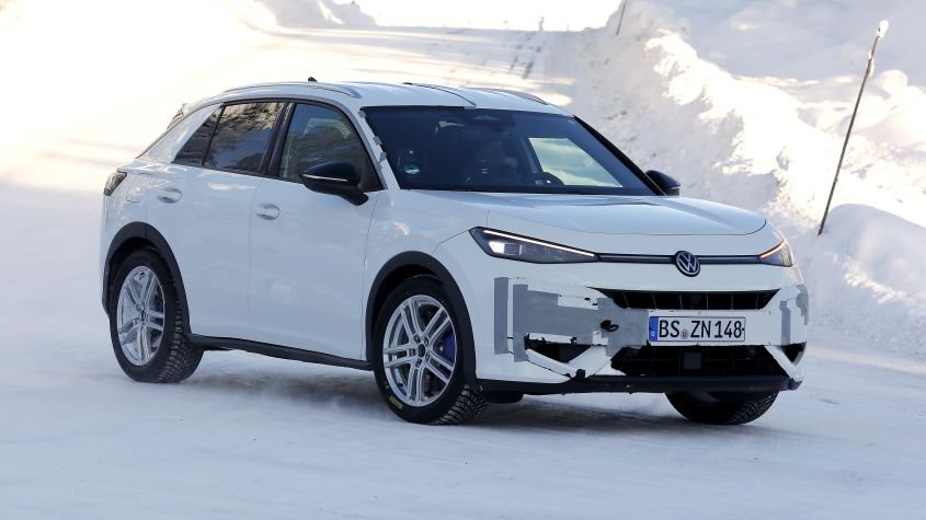 New Volkswagen T-Roc R performance SUV spotted testing for the first time