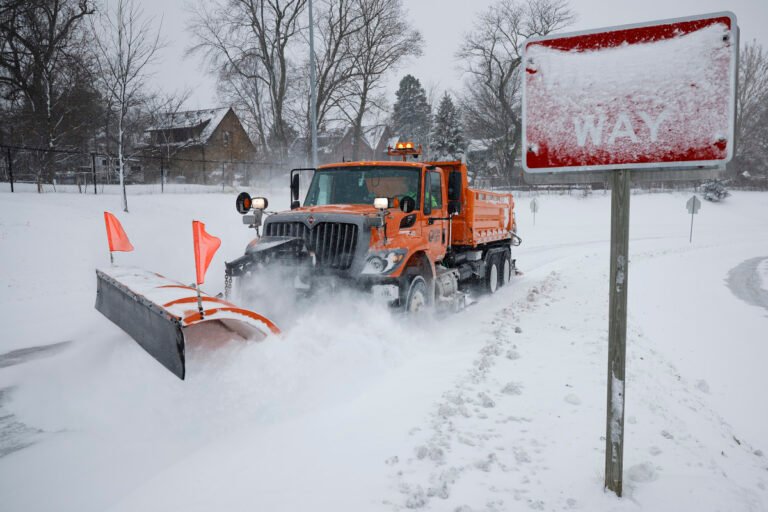 Commercial Travel Banned: What Drivers Must Know About the East Coast Blizzard