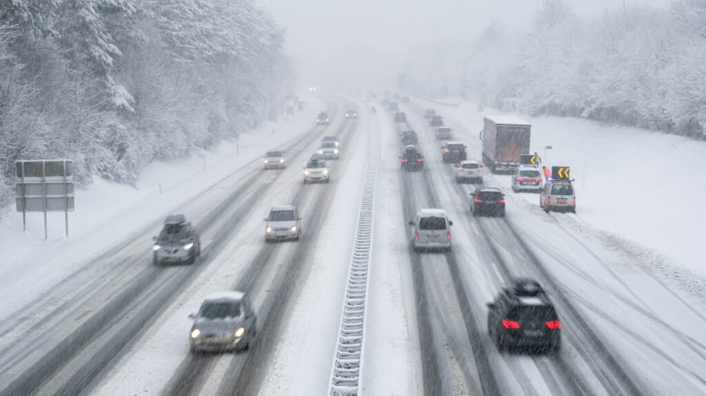 Here's How Snow Mode Changes Driving Dynamics To Keep You Out Of Ditches