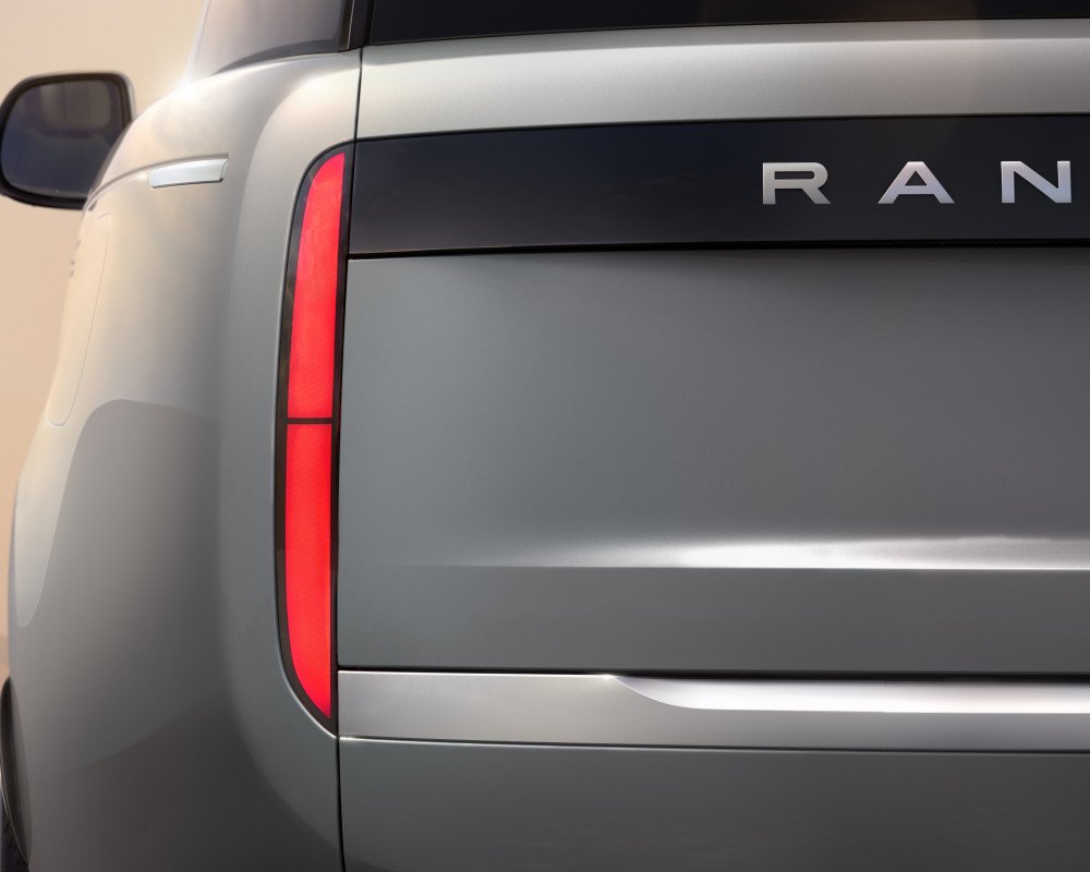 Range Rover Confirms a New Electric Model Between Evoque and Range Rover
