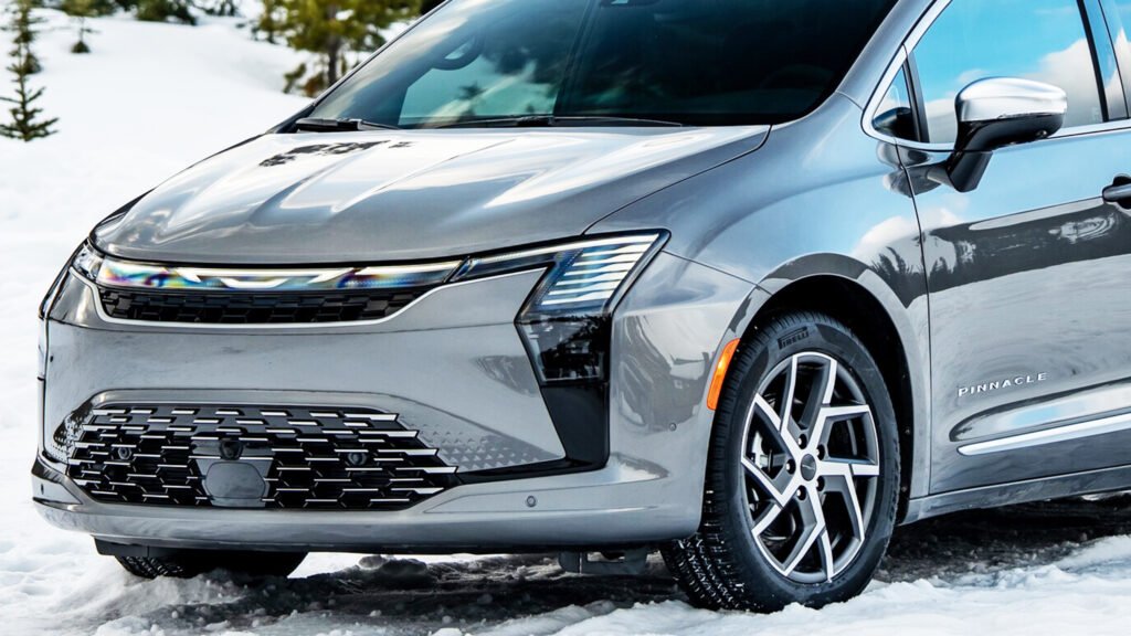 The New Chrysler Pacifica Still Has A Decade-Old Interior