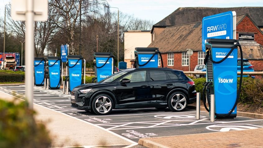 UK gets 1,000 new electric car chargers with multi-million pound investment