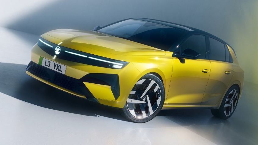 New 2026 Vauxhall Astra facelift: EV, PHEV and HEV all get the same sub-£30k price tag