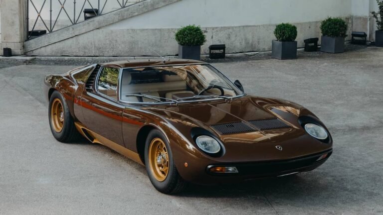 Lamborghini Miura SV Restored to Perfection After Three Years of Factory Work