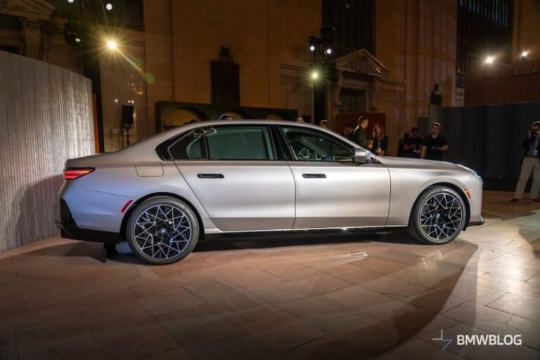 BMW 7 Series Facelift Debuts in NYC with Neue Klasse Tech and Design