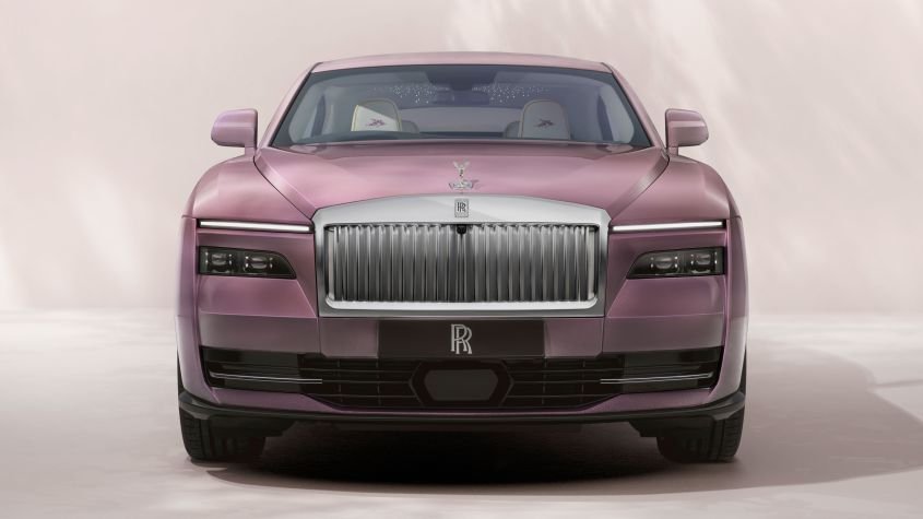 Dream-on, drop-top fans, a Rolls-Royce Spectre convertible won't happen
