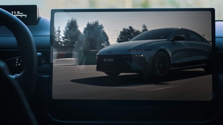 Hyundai's Snazzy New Infotainment System Keeps The One Thing Everyone Wants