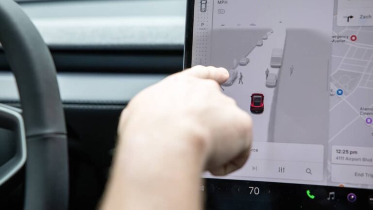 Tesla Disables Hacked FSD as Over 100,000 Cars Use Illegal Mods