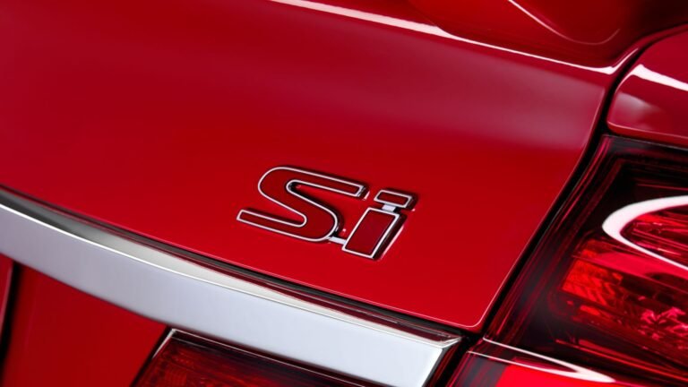 Honda's Final Naturally Aspirated Civic Si Is A Smart And Fun Way To Spend $20,000