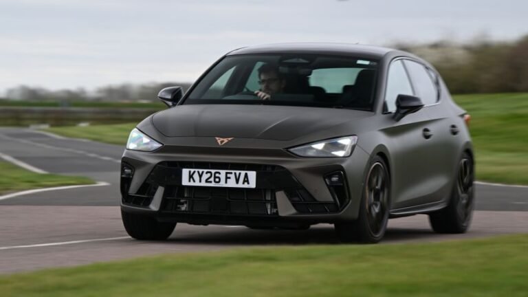 Cupra Leon hatchback - pictures