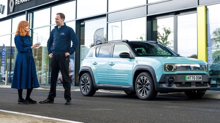 Renault 4 E-Tech Iconic+ - pictures