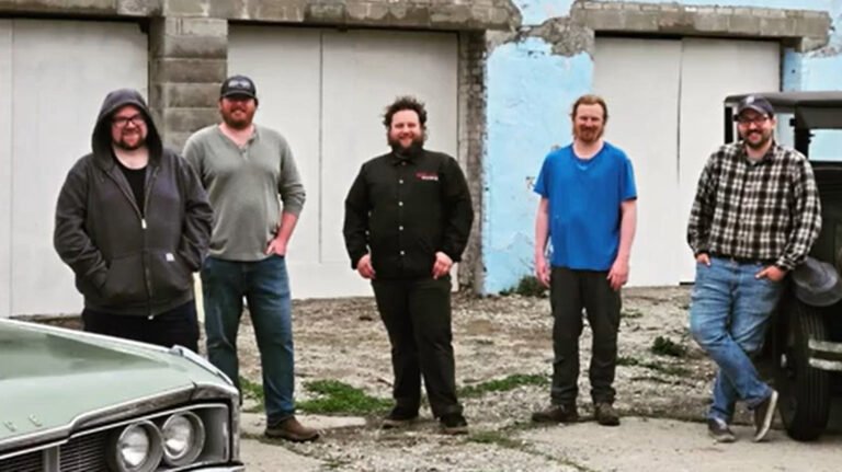 Detroit Enthusiasts Are Reviving An Old Service Station To Give DIYers A Place To Wrench