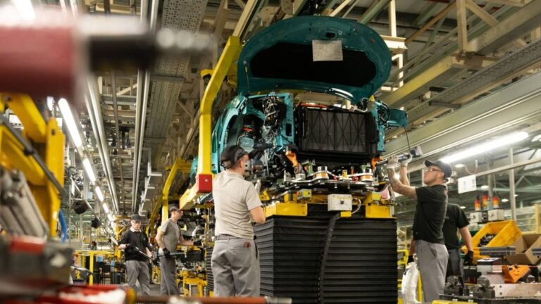 Nissan Cuts 900 Jobs as It Scales Back UK Production