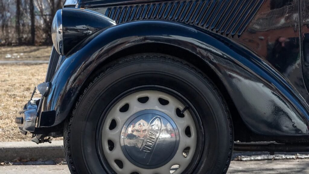 The First Car With A 5-Speed Manual Was Also Powered By A V4 Engine