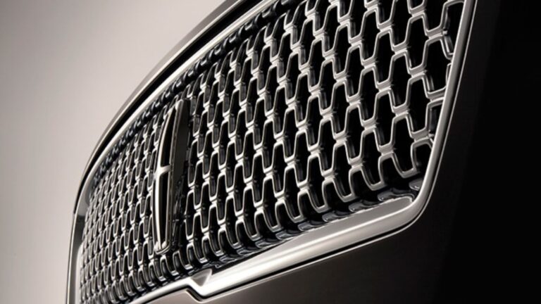 Lincoln’s 400-HP Twin-Turbo Sedan Is Quicker Than a BMW M5 – And Half the Price