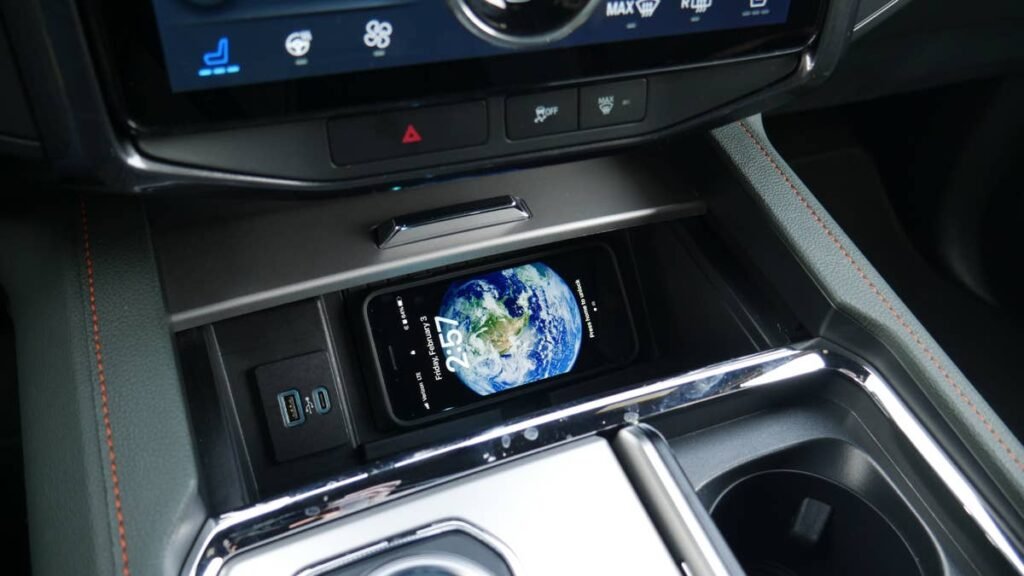 Ford Recalls Almost 550,000 Expedition SUVs Because the Center Console Could Cut You