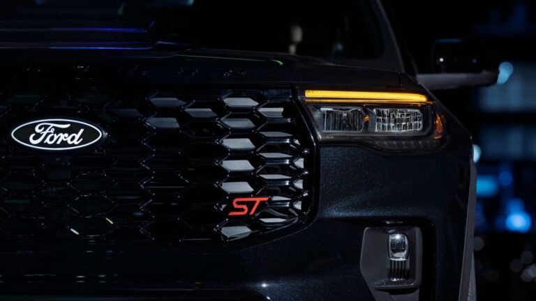 Ford Explorer ST Owners Really Want A V8 To Battle The Durango