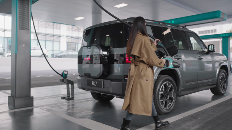BYD’s 9-Minute EV Charging Breakthrough Is Stuck Outside America