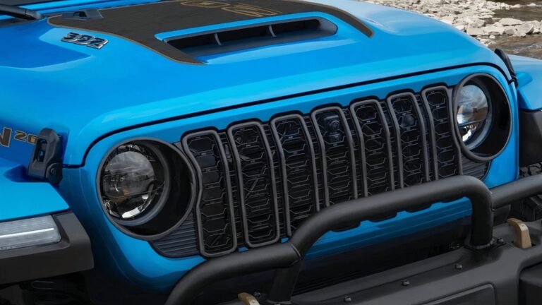 Over 1 Million Jeep Wranglers And Gladiators At Risk of Fire, Owners Warned To Park Outside