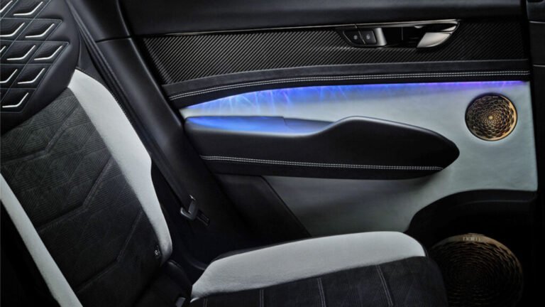 Bentley Torcal Shows Off Its Rear Seat And Mood Selector