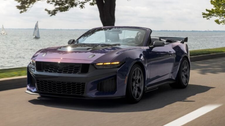 New Ford Mustang Dark Horse SC convertible - pictures