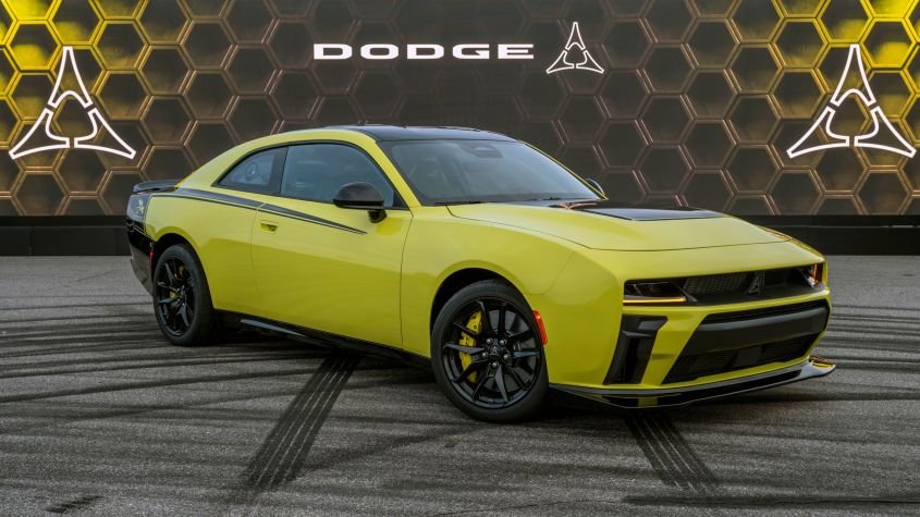 New Dodge Charger Super Bee Launch Edition - pictures