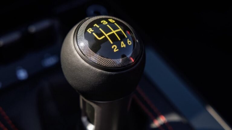 Is 1 Hour Enough For Automatic Drivers To Learn Stick Shift? The AA Thinks So