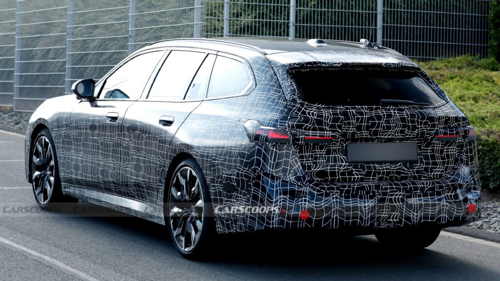 BMW’s Facelifted 5-Series Wagon Is Getting A Neue Klasse Transplant