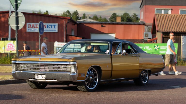 What To Know About Daily Driving A Car From The '70s