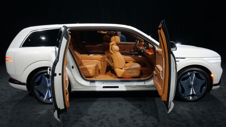 Genesis GV90's B-Pillar-Less Neolun Arch Gate Coach Doors Are A Masterpiece Of Engineering