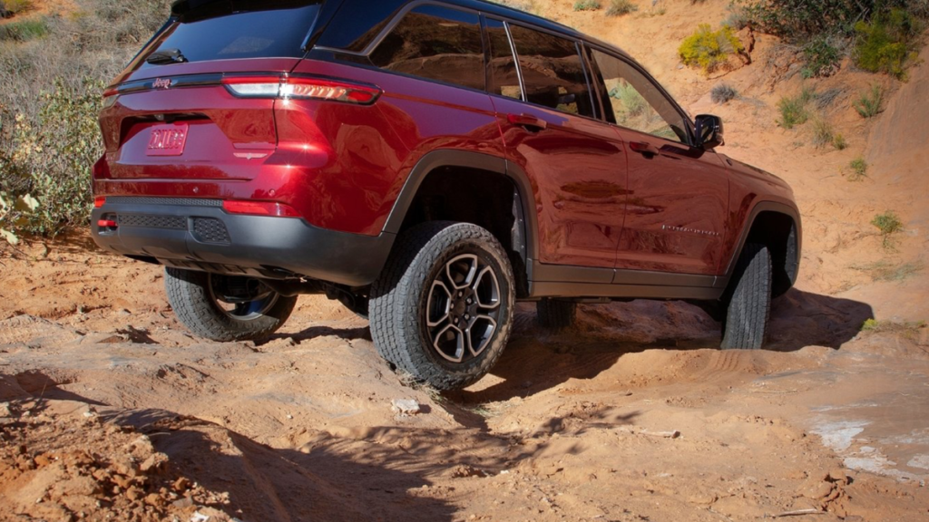 Jeep Recalls 328,381 Grand Cherokees for a Problem Two Recalls Didn’t Fix