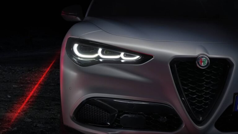 A 274-Mile Alfa Romeo Stelvio Sold For $20,000 Under MSRP With The Warranty Intact