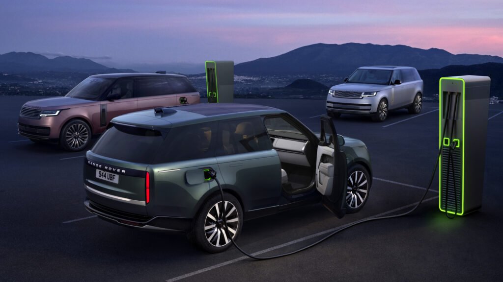 The Electric Range Rover Costs $25,000 More Than The Gas One And Tows A Ton Less