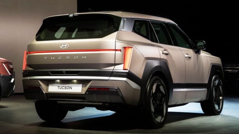 Hyundai’s New Tucson Remembers How You Got Into That Tight Parking Bay, And Reverses Itself Out