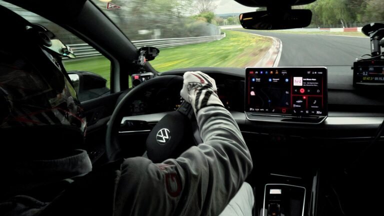 How The Golf GTI Beat The Manual Civic Type R To 140 MPH By More Than 5 Seconds