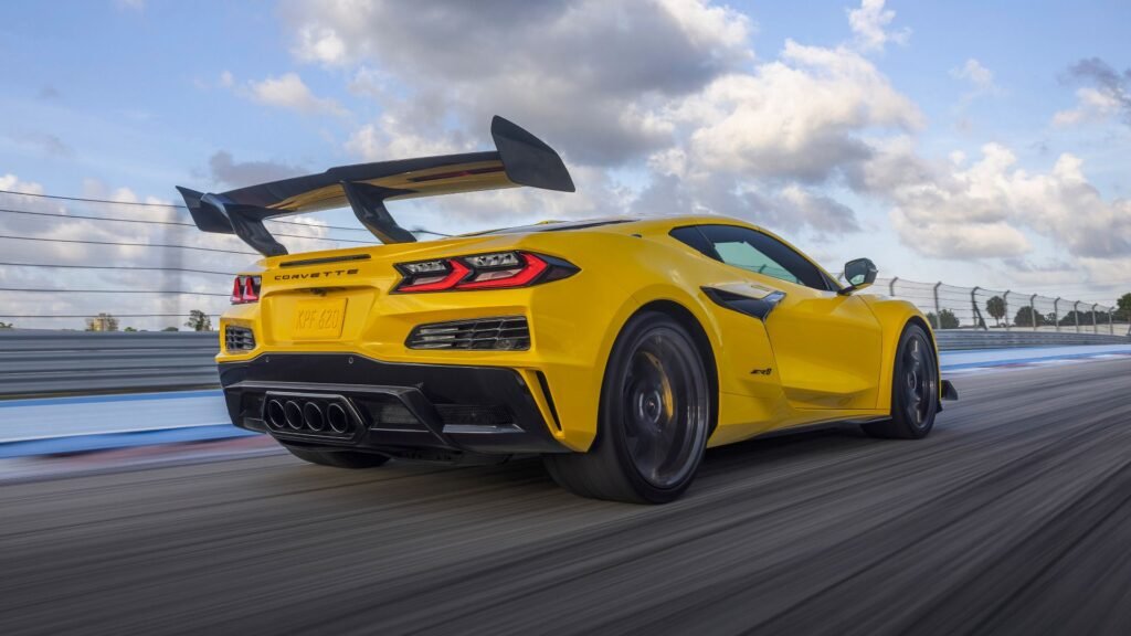Chevy’s Mid-Engine Corvette Powertrains Have Dominated The Engine Awards 4 Years In A Row
