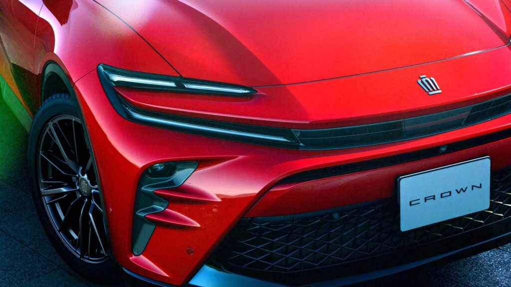 The Toyota Crown Is Getting Slaughtered by Its Own Siblings, Despite Being A Brilliant Avalon Successor