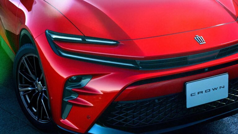 The Toyota Crown Is Getting Slaughtered by Its Own Siblings, Despite Being A Brilliant Avalon Successor