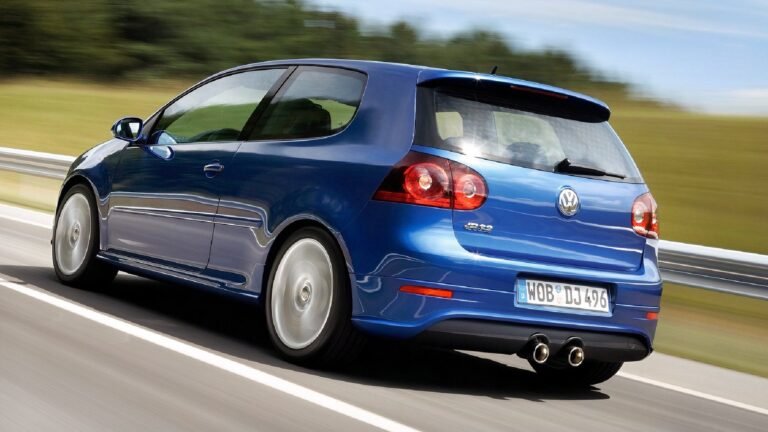 No Fake Speaker Noises, Only VR6 Magic - The VW Golf R32 Hatchback Sounds Brilliant At $15,000