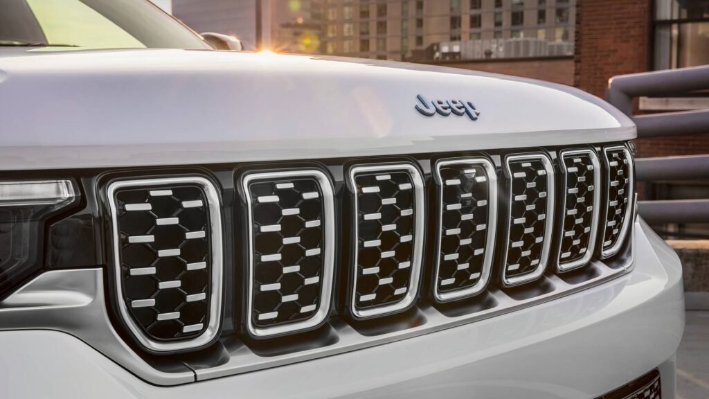 Grand Cherokee Torque Blowout: Jeep’s 470 LB-FT Hybrid Outpowers The V6 By Huge Margin