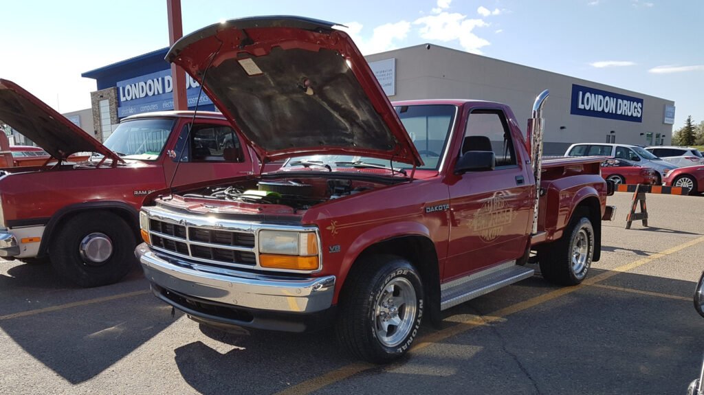 The Dodge Dakota Li'l Red Express Is A Mid-Size Pickup Unicorn