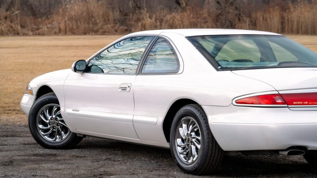280 HP, 32 Valves, Rear-Wheel Drive: The Dirt-Cheap V8 Coupe Detroit Wish You'd Forget
